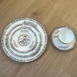 Wedgwood Kutani Crane 5 Piece Dinner and Tea Set